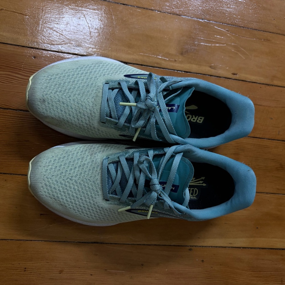 Brooks Launch 10 neutral Running Sneakers